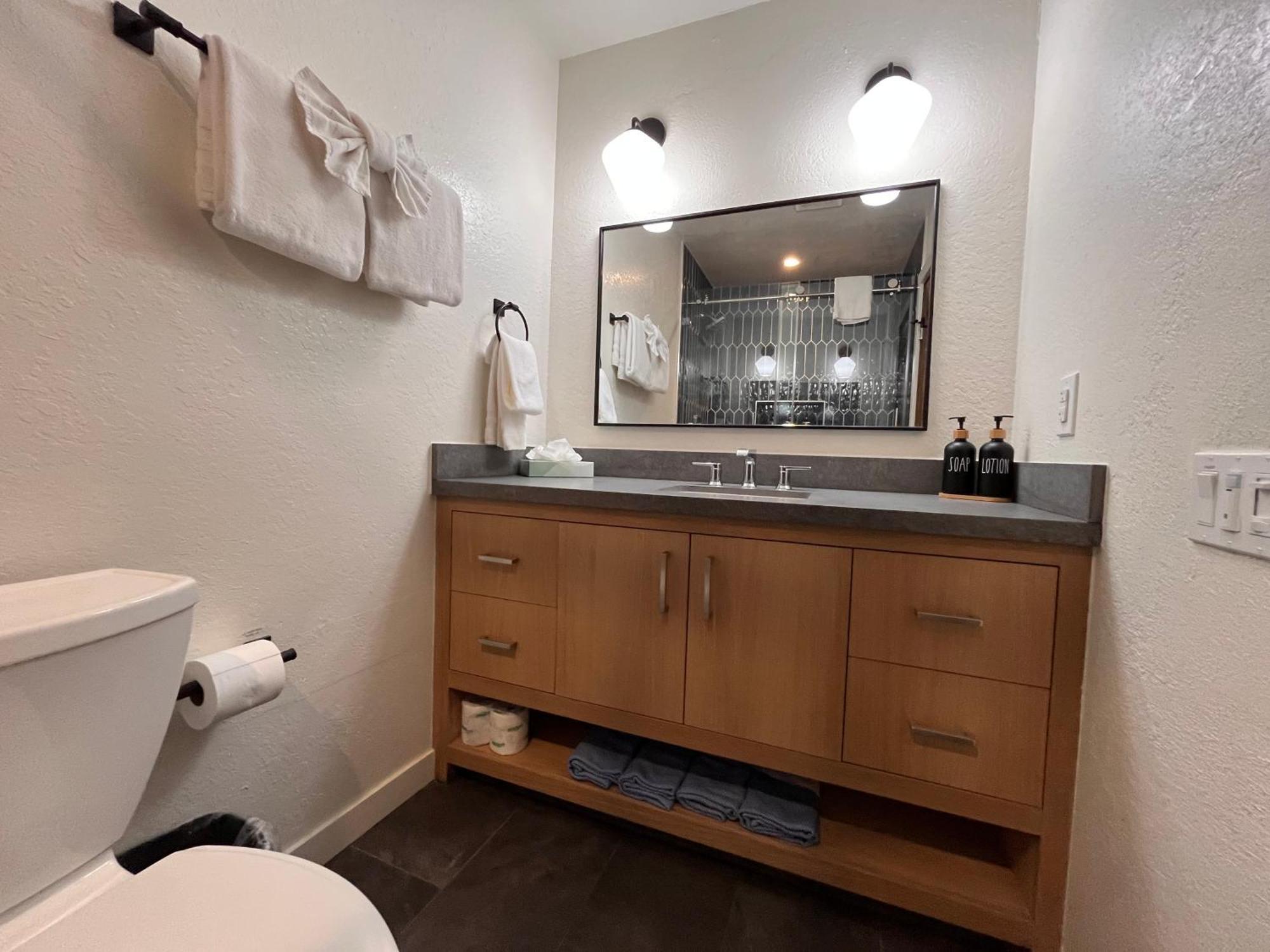 Tastefully Remodeled Condo At Mammoth Ski & Racquet Club, Hot Tub, Garage, 10 Min Walk To Ski Lifts Mammoth Lakes Buitenkant foto